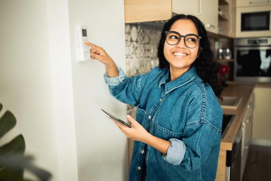 Semplici trucchi di domotica in cucina per rendere la vita più comoda e efficiente